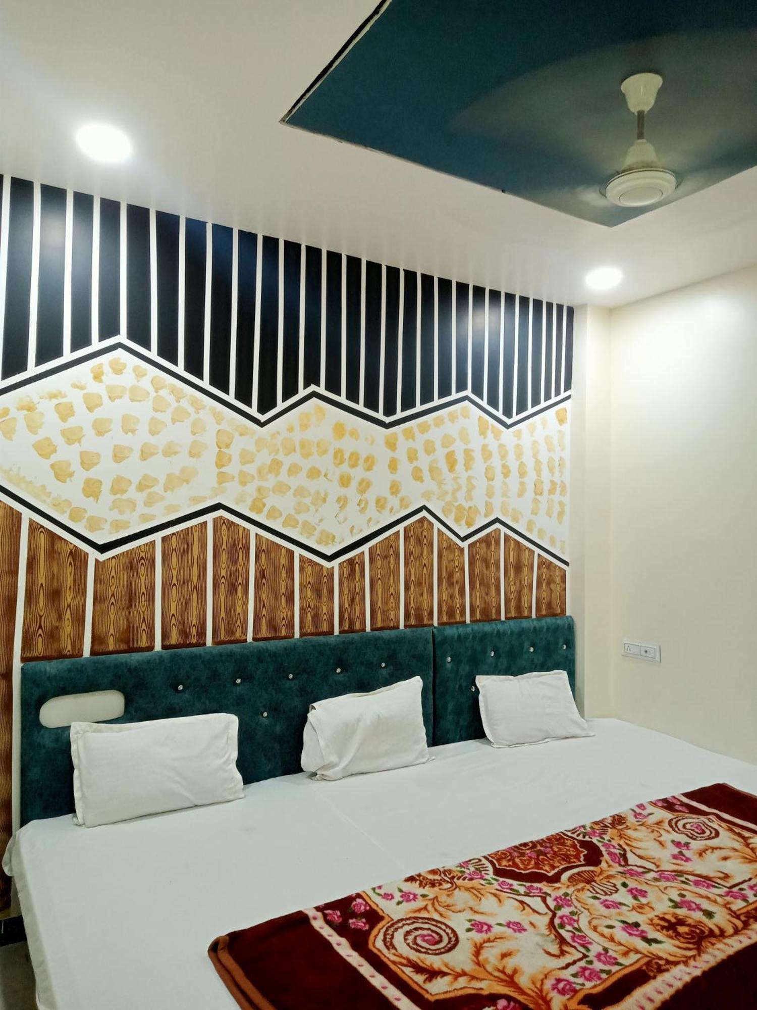 Hardik Palace Ujjain Eksteriør billede