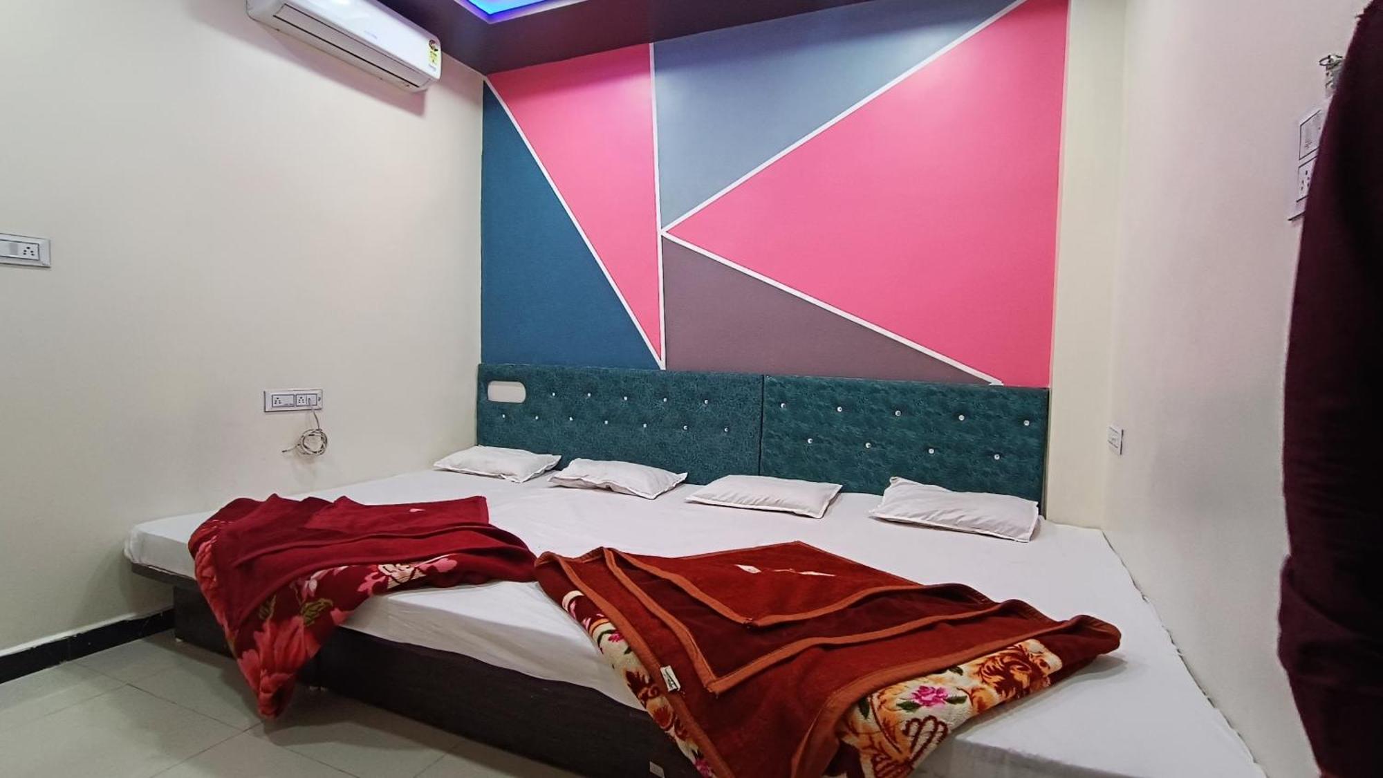 Hardik Palace Ujjain Eksteriør billede