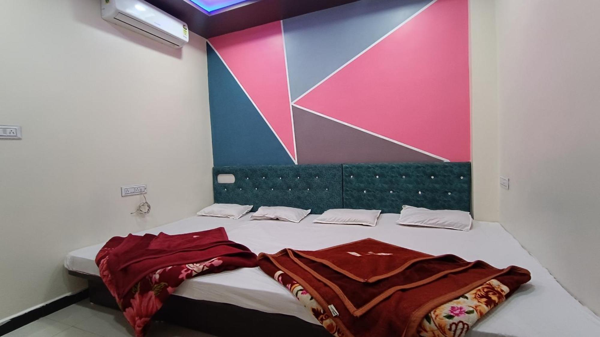Hardik Palace Ujjain Eksteriør billede