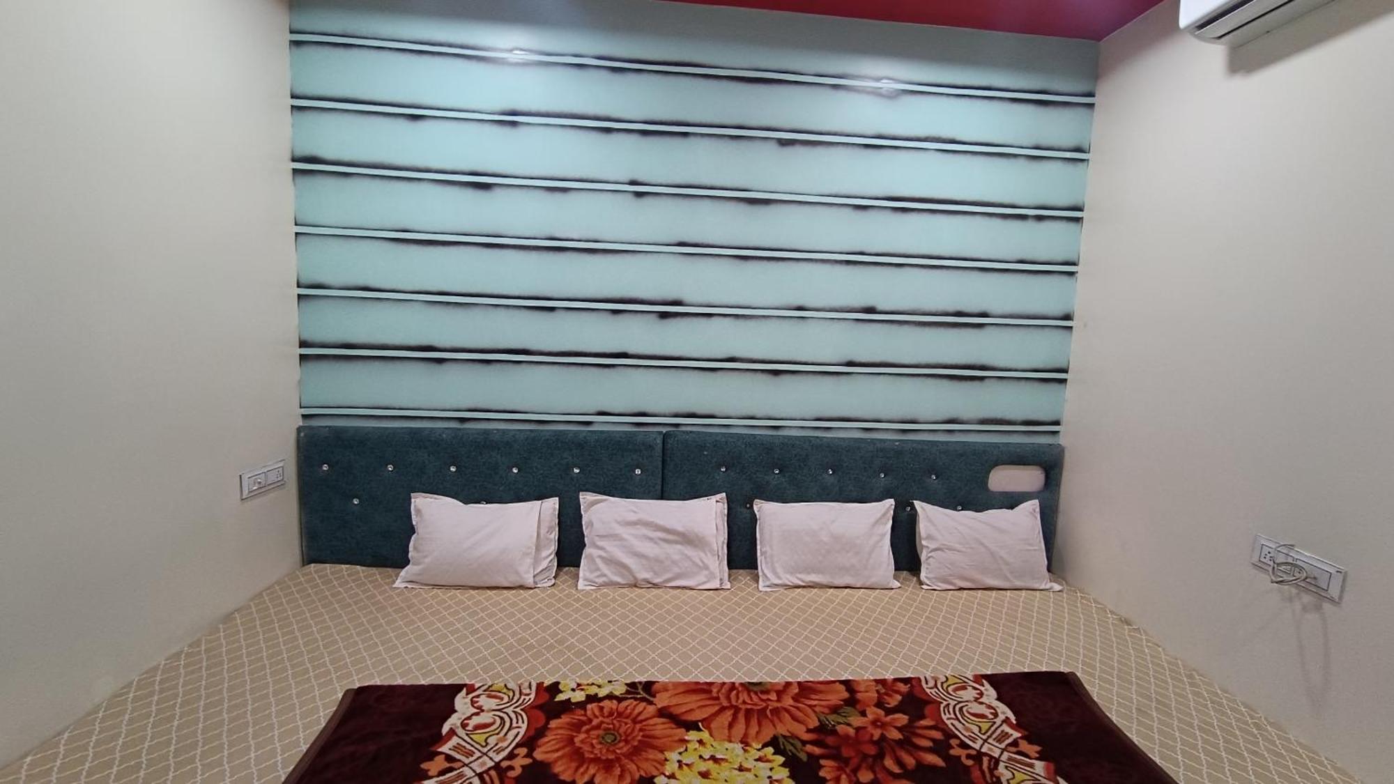 Hardik Palace Ujjain Eksteriør billede