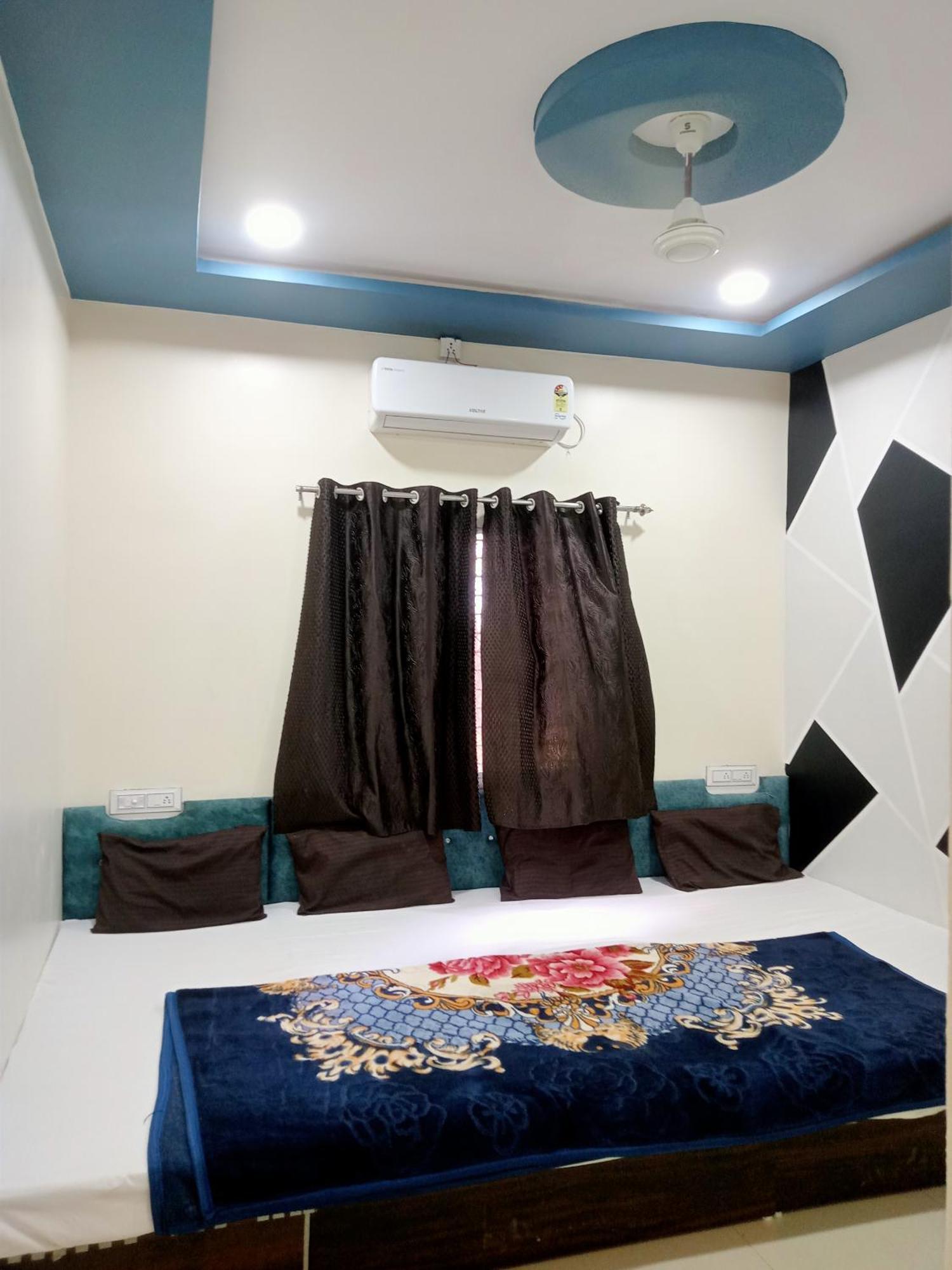 Hardik Palace Ujjain Eksteriør billede