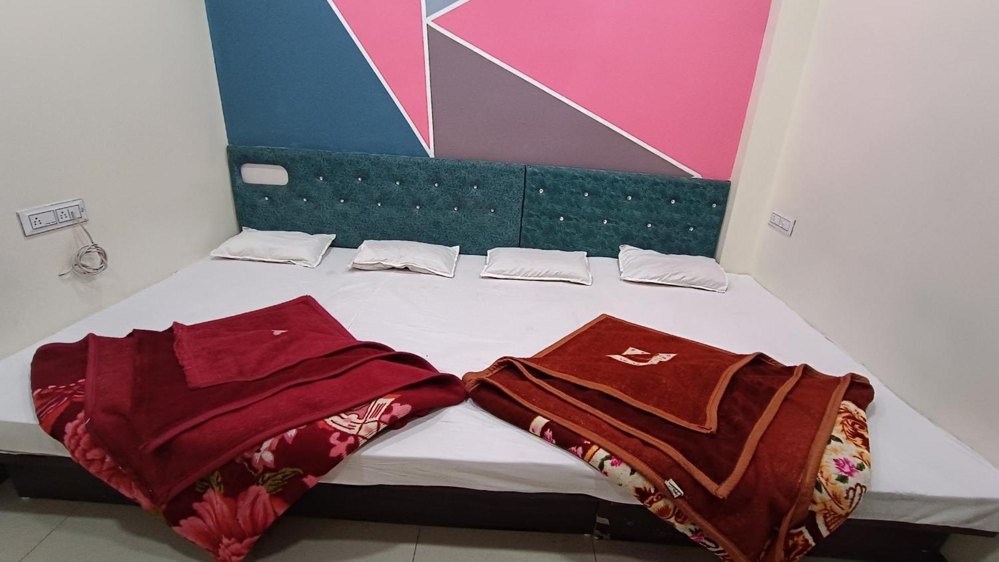 Hardik Palace Ujjain Eksteriør billede