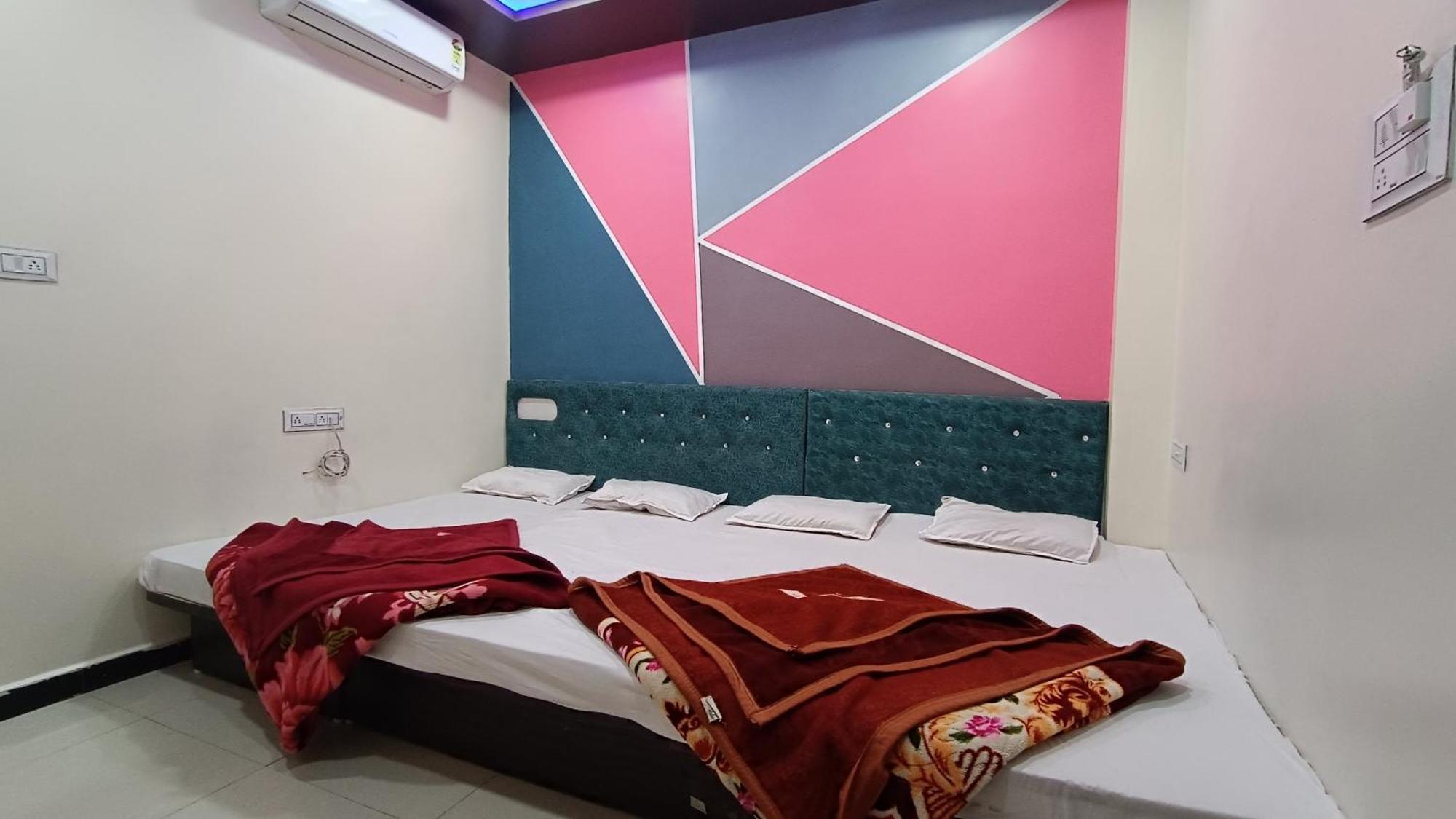Hardik Palace Ujjain Eksteriør billede
