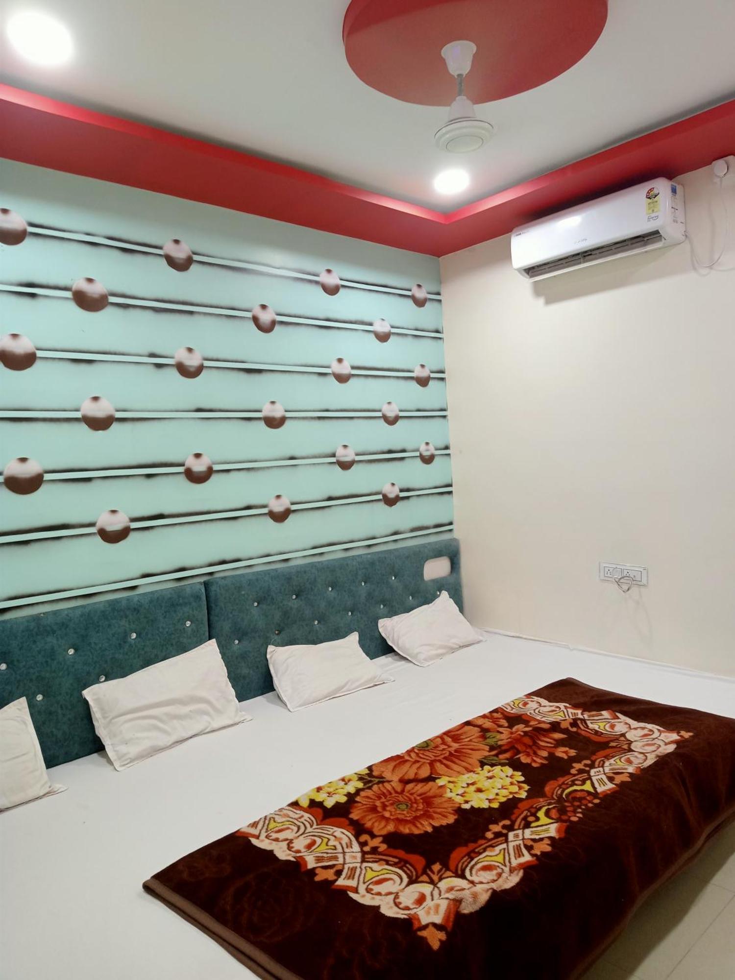 Hardik Palace Ujjain Eksteriør billede